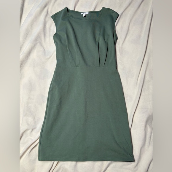 green dress - Picture 1 of 1